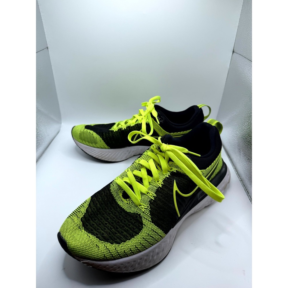 Nike React Infinity Run Flyknit 2 CT2357-700 Mens 9.5 Sneaker Volt Black Running
